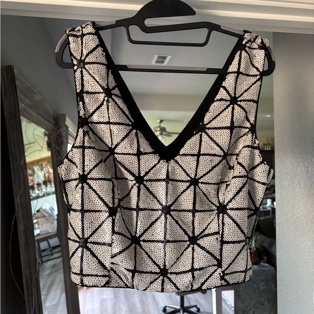 Bebe Geometric Black and White Women's Top